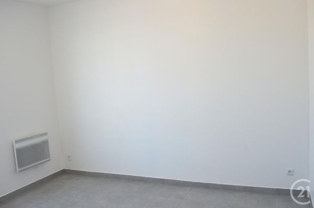 Appartement F1 à louer - 1 pièce - 26.16 m2 - ST DENIS - 93 - ILE-DE-FRANCE - Century 21 Wilson Immobilier